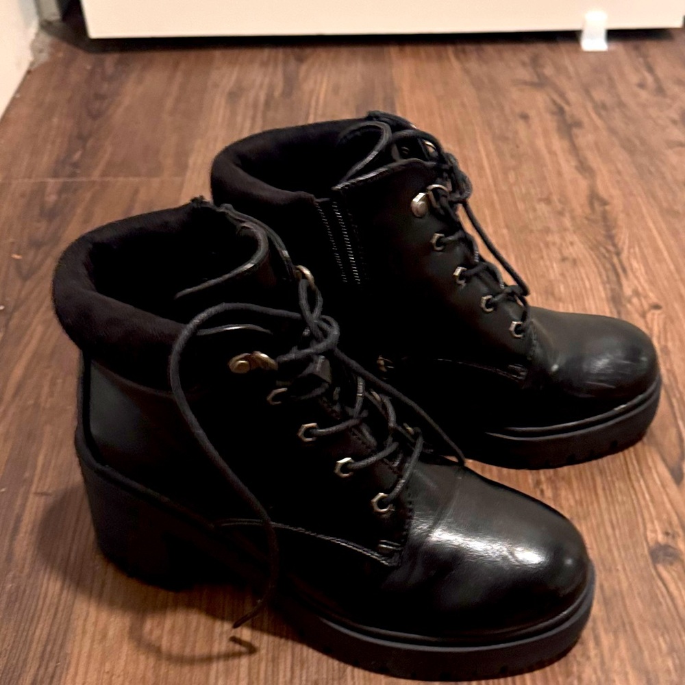 Cushionaire ankle boots